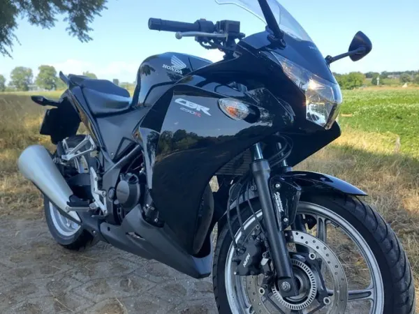 2011 Honda CBR 250 R - € 3.300 (1/1)