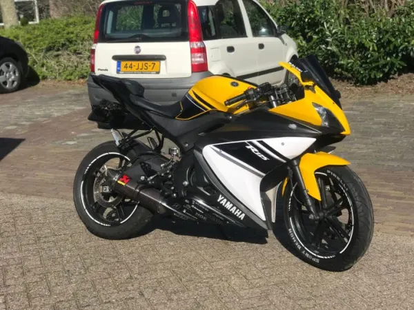 Bouwjaar onbekend Yamaha YZF R 125 - € 3.299 · Bieden (1/1)