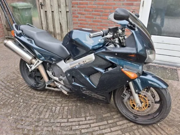 2000 Honda VFR 800 - € 1.800 · Bieden (1/1)