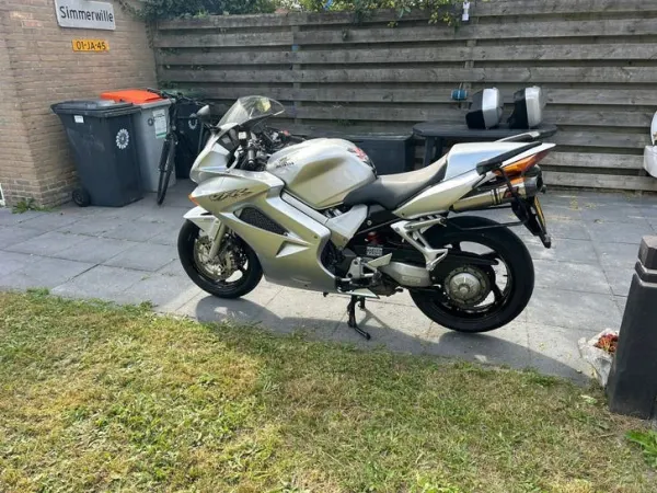2004 Honda VFR 800 - € 3.150 · Bieden (1/1)