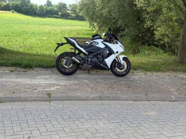 Bouwjaar onbekend Suzuki Gsx-s 1000 f Bouwjaar 10-01-2020 km 12.502 - € 12.000 · Bieden (1/1)