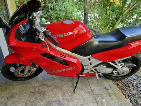 1990 Honda VFR 750F-Sportieve Toermotor - € 1.650 · Bieden (1/1)