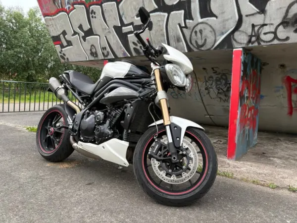 2014 Triumph Speed Triple, Lage km. Stand (ABS) - €6,950 (1/1)
