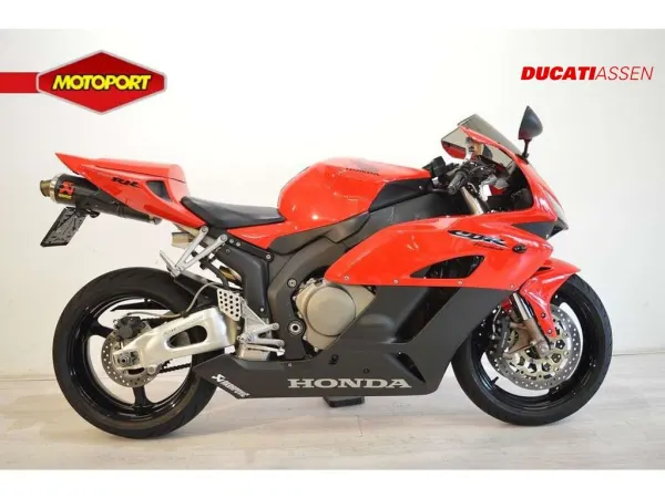 2004 Honda CBR 1000 RR Fireblade - €6,790 (1/1)