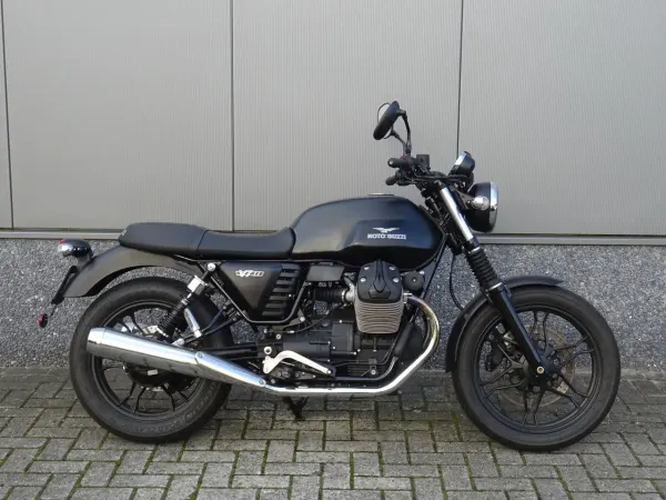2015 Moto Guzzi V 7 - €6,245 (1/1)