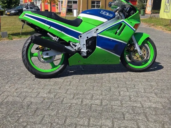 Bouwjaar onbekend Kawasaki ZX4 Sportmotor-Groen/Blauw zxr, zxr400 400cc - € 2.950 · Bieden (1/1)