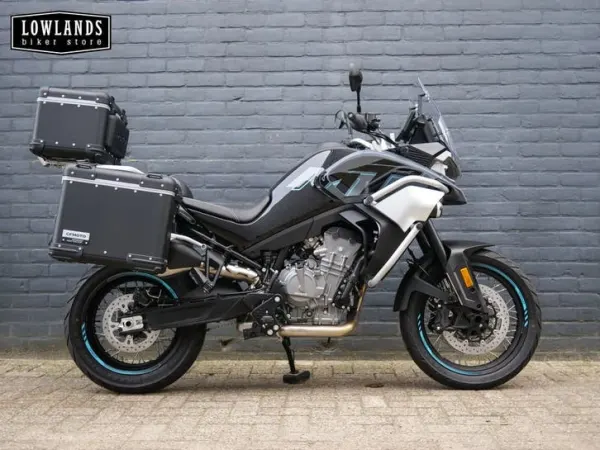 2025 Cfmoto 800 MT Sport GT (bj 2026) - €10,399 · Bidding (1/1)