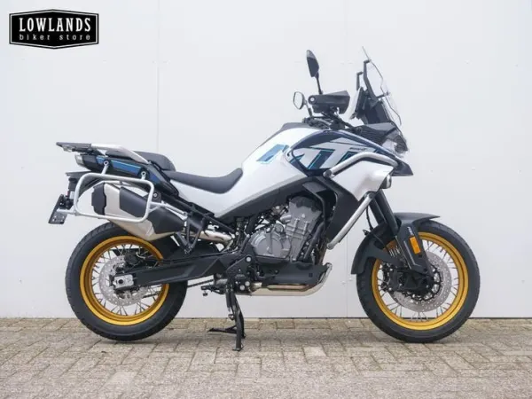 2025 Cfmoto 800 MT Explore GT-Direct Leverbaar (bj 2026) - € 12.999 · Bieden (1/1)