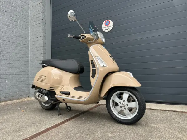 2017 Vespa GTS 125 Iget 2017 9824KM A1 - € 3.400 · Bieden (1/1)