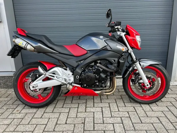 2010 Suzuki GSR 600 - € 3.650 (1/1)