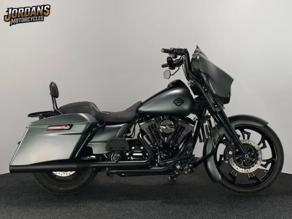 2016 Harley-Davidson Street Glide - Reserved (1/1)
