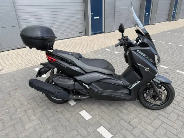 Year unknown Yamaha Xmax 400 Momo design, Bouwjaar 2014, Slechts 6.915 km - €6,000 · Bidding (1/1)