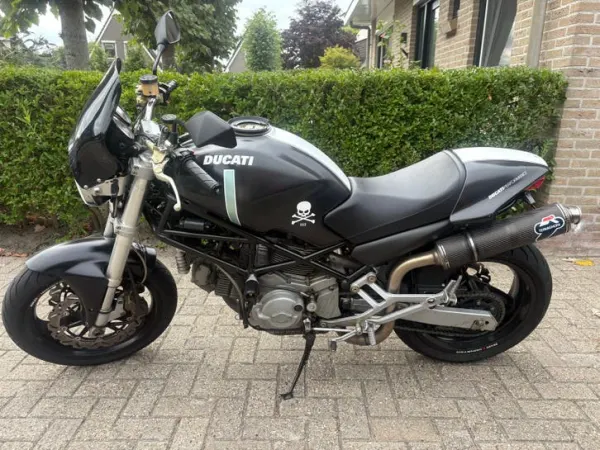 Year unknown Ducati Monster 900 i.e. / 2001 / 29.201 km - €3,000 · Bidding (1/1)