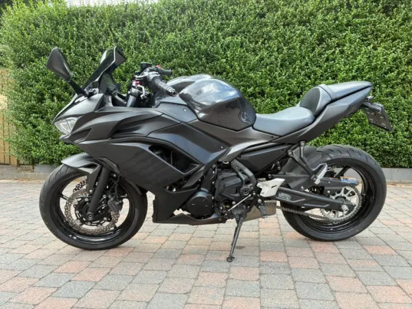 2026 Kawasaki Ninja 650 - € 7.750 · Bieden (1/1)