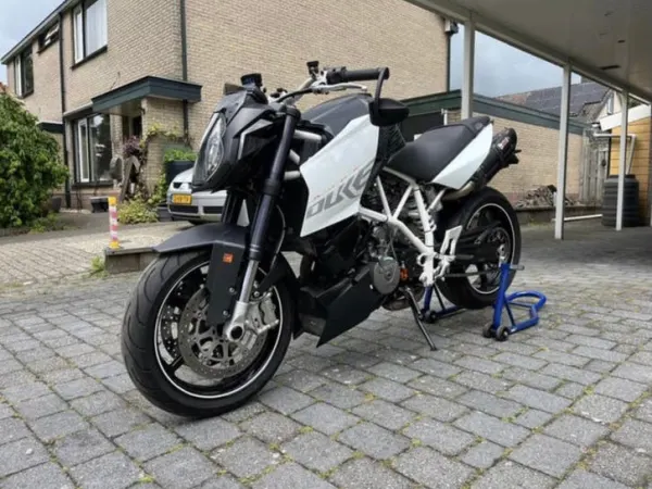 2010 KTM 990 Duke - €5,000 · Bidding (1/1)