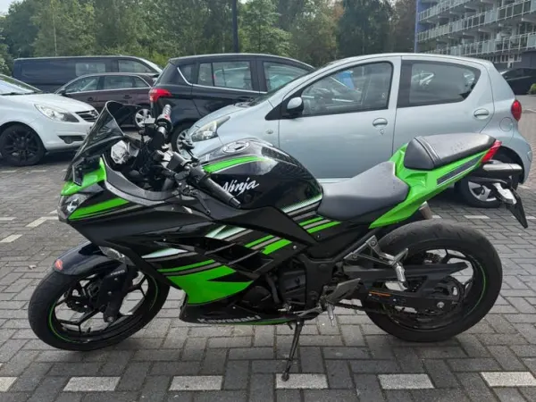 2017 Kawasaki Ninja 300 - € 3.550 · Bieden (1/1)