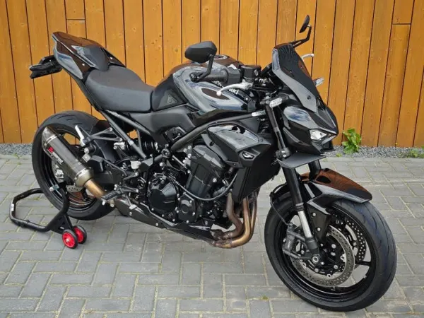 2025 Kawasaki Z900 Performance 2025 Akrapovic Nieuwstaat 6300 km - €10,950 (1/1)