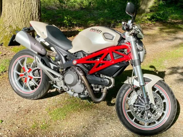 2009 Ducati Monster 1100 - € 5.750 · Bieden (1/1)