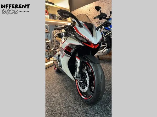 2026 Zontes 703 RR - €9,599 (1/1)