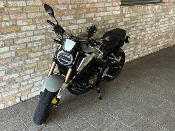 2021 Honda CB650R Pearl Smokey Grey met Quickshifter - €7,295 · Bidding (1/1)