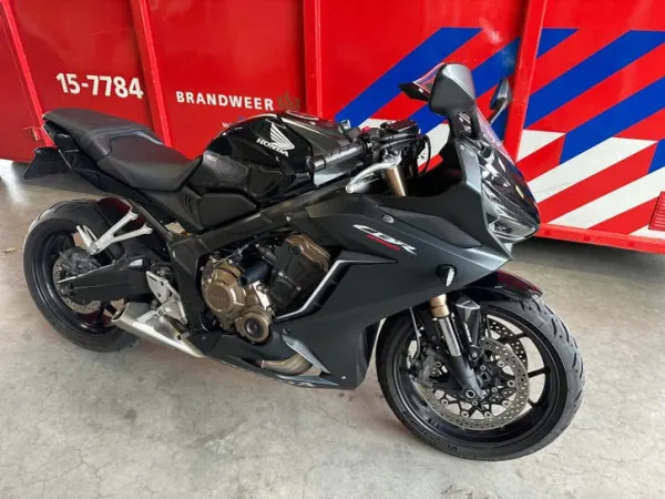 2022 Honda CBR 650 R - € 8.950 · Bieden (1/1)
