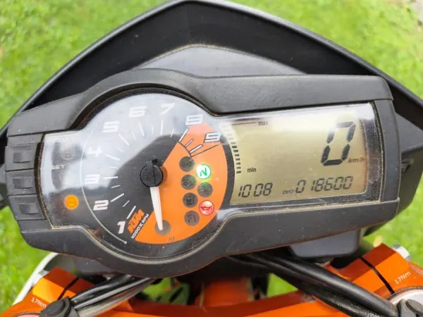 2015 KTM 690 Duke R - €4,650 · Bidding (1/1)