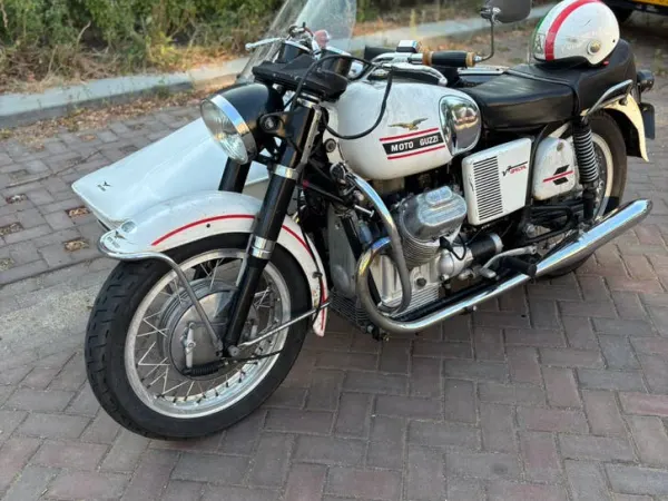 Bouwjaar onbekend Moto Guzzi V7 Special met zijspan! Bouwjaar 1973 - € 7.495 · Bieden (1/1)