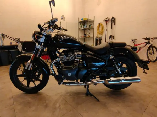 2023 Royal Enfield Super Meteor 650 (2023)-Astral Black - € 7.000 · Bieden (1/1)