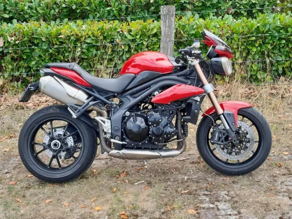 2011 Triumph Speed Triple 1050 - € 4.600 · Bieden (1/1)
