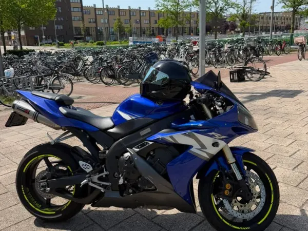 2004 Yamaha YZF R1 - € 4.000 (1/1)