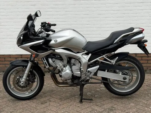 2004 Yamaha FZ 6 Fazer - € 3.250 (1/1)