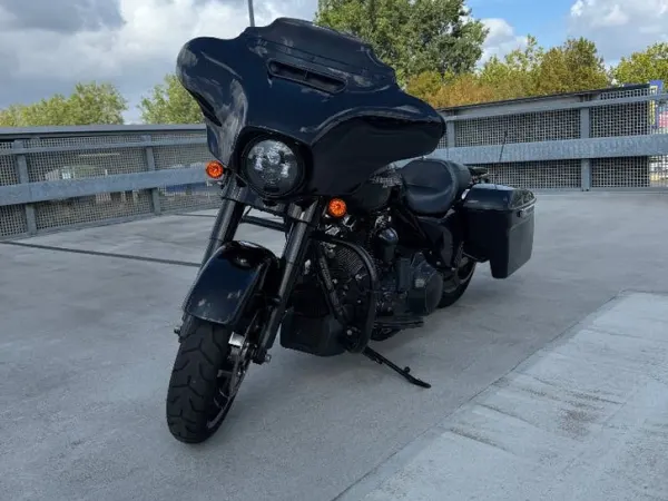 2019 Harley-Davidson Street Glide - €19,000 · Bidding (1/1)