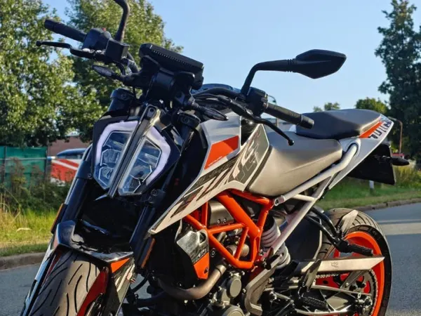 2017 KTM Duke 390 ABS 2017 <20.000 km Akrapovic - € 3.700 · Bieden (1/1)