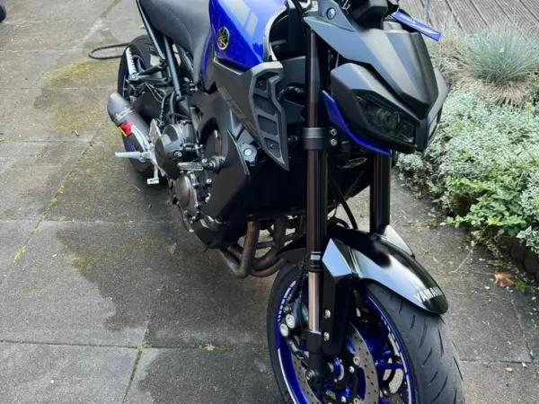 2019 Yamaha MT09-Gen 2-akrapovic-2019-17,600 KM-USB - € 7.990 (1/1)