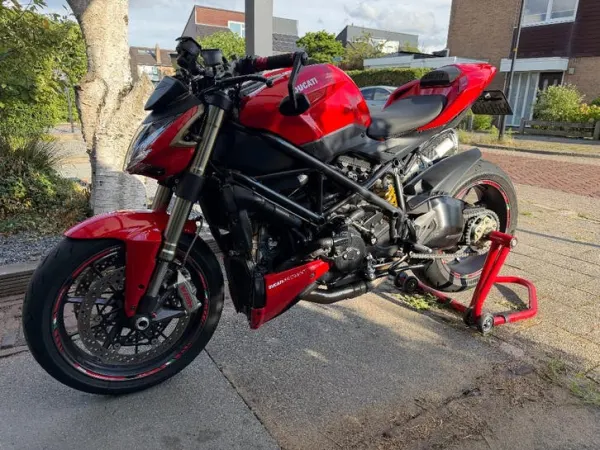 2010 Ducati Streetfighter - €6,950 · Bidding (1/1)
