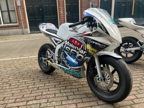 Bouwjaar onbekend Honda NSF 100 - € 2.600 · Bieden (1/1)
