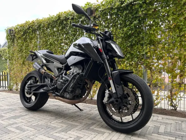2020 KTM 790 Duke 2020 - € 7.200 · Bieden (1/1)