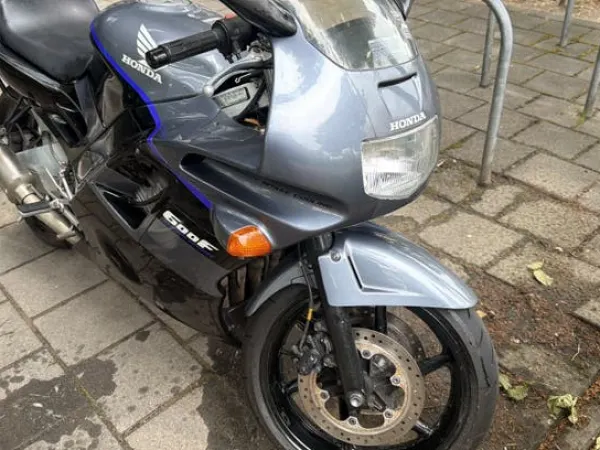 Bouwjaar onbekend Honda CBR 600 F - € 1.100 · Bieden (1/1)