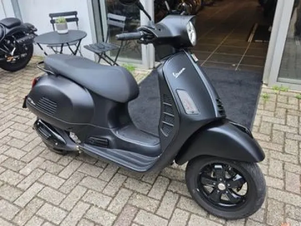 2021 Vespa GTS 300 HPE - € 5.499 (1/1)