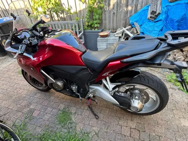 Bouwjaar onbekend Honda VFR 1200 F uit 2010-Goed Onderhouden met ABS - € 5.550 · Bieden (1/1)