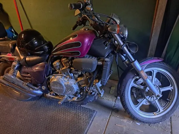1987 Honda VF 700 - €1,000 (1/1)