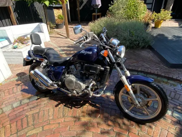 1987 Honda VF 700 - €1,000 · Bidding (1/1)