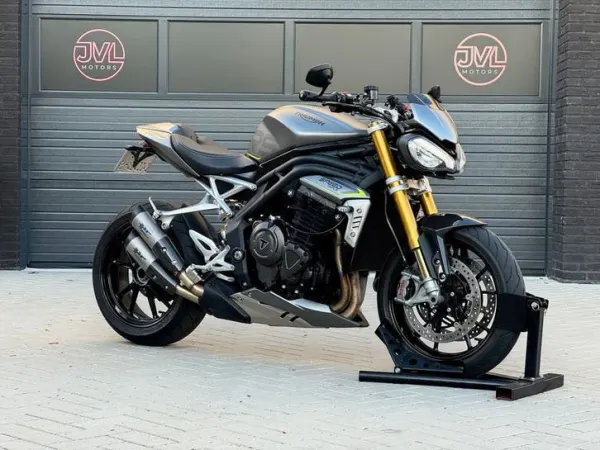Year unknown Triumph Speed Triple 1200 RS Spark Uitlaat Speedtriple 2022 - €13,999 · Bidding (1/1)
