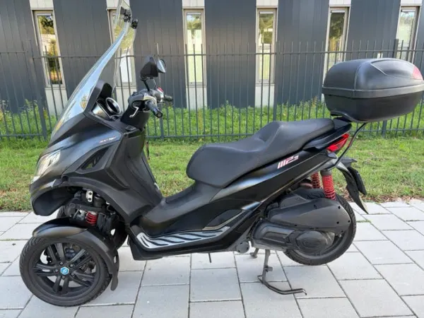 Bouwjaar onbekend Piaggio MP3 300 - € 3.850 · Bieden (1/1)
