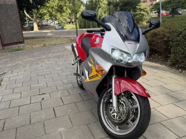 1999 Honda VFR 800 - €3,000 (1/1)