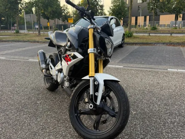 2017 BMW G 310 R uit 2017 - € 3.495 · Bieden (1/1)