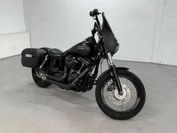 2015 Harley-Davidson Dyna Street Bob-2015-Lage km Stand - € 15.750 (1/1)