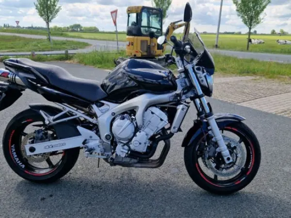 2005 Yamaha FZ 6 - €2,500 · Bidding (1/1)