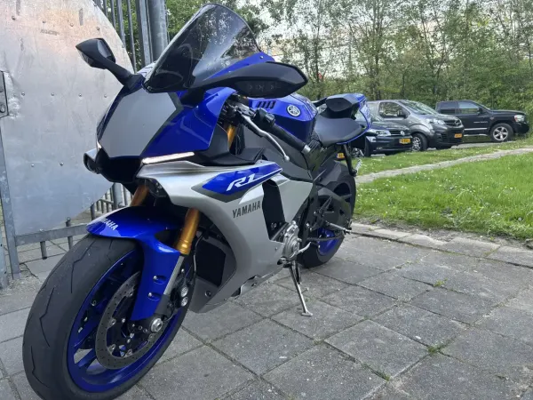 2015 Yamaha YZF-R1 - €15,999 (1/1)