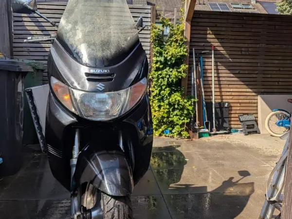 2000 Suzuki Burgman 400 - €850 · Bidding (1/1)